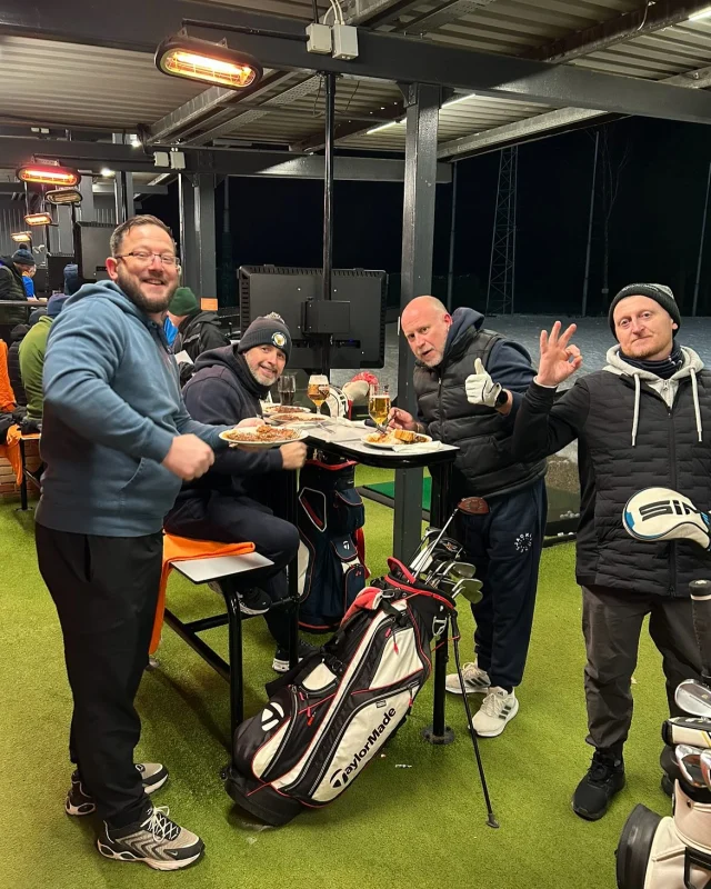Despite the cold 🥶 we had another great turn out for our members range night!!! ⛳️ 

It’s was great to see some new faces who had recently joined the club, we hope you had a fun evening. 

Think the beef stew 🥘 and chilli 🌶️ went down a treat!!
